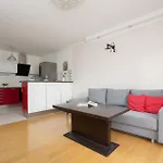 Elegant & Modern Apartment With Parking By Noclegi Renters
