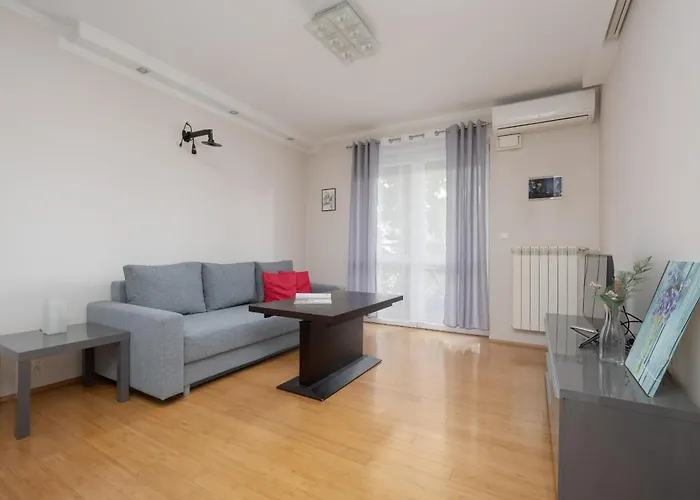 Elegant & Modern Apartment With Parking By Noclegi Renters