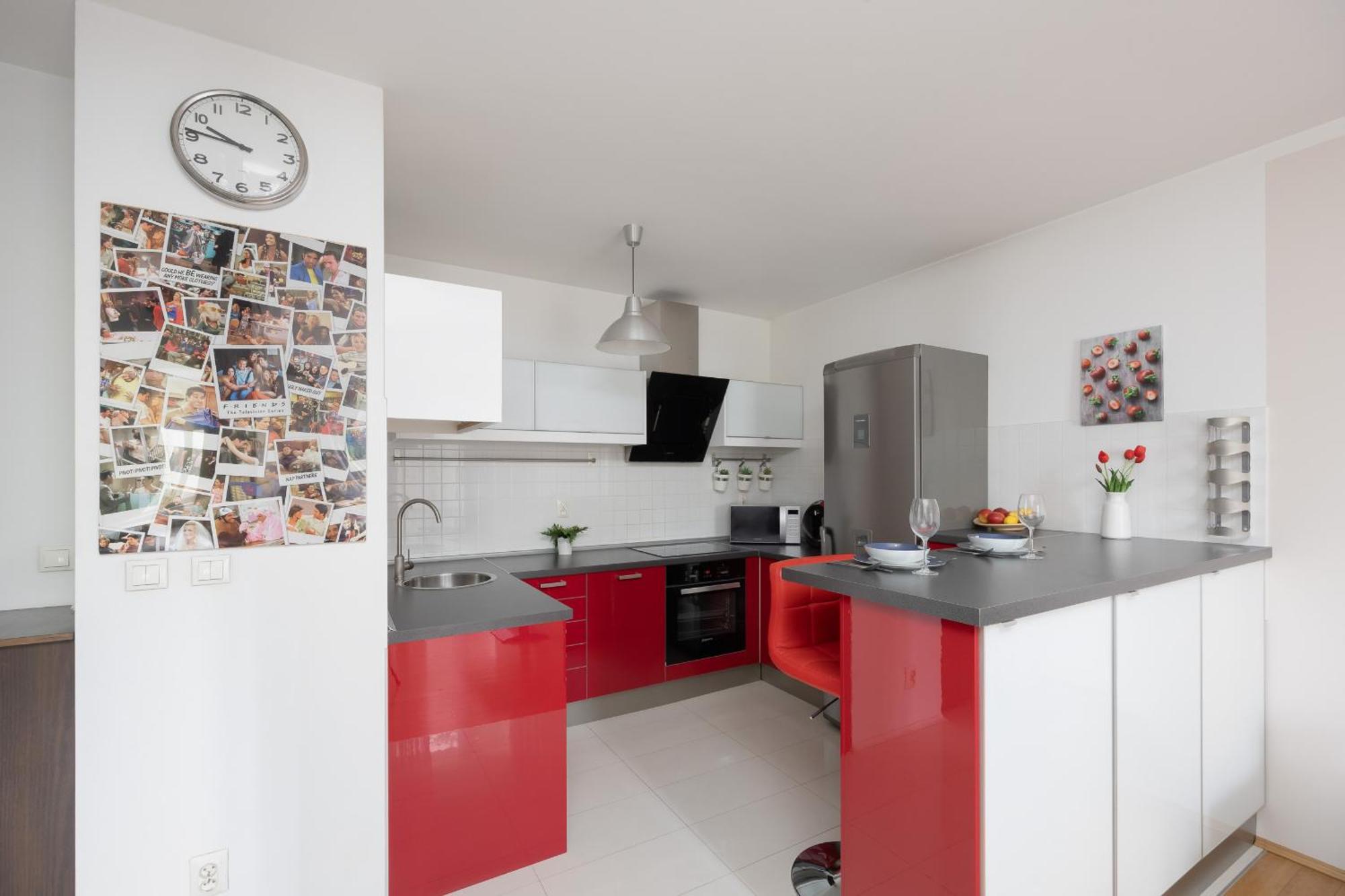 Apartment Elegant & Modern With Parking By Renters *