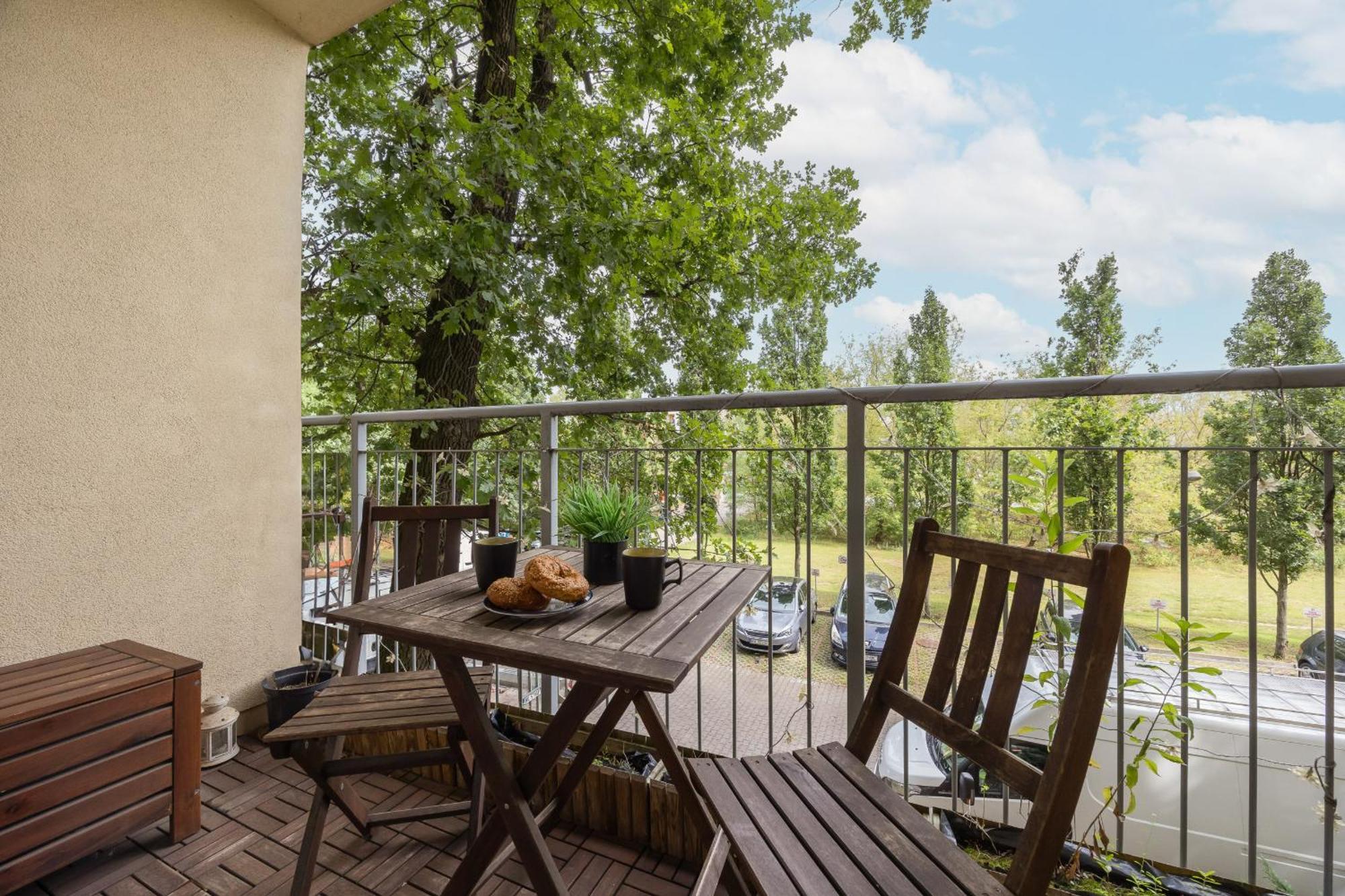 Elegant & Modern With Parking By Renters Apartment